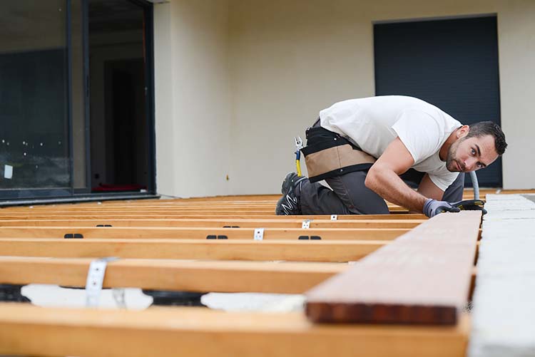 Travaux d’aménagement terrasse Verneuil-l'Étang
